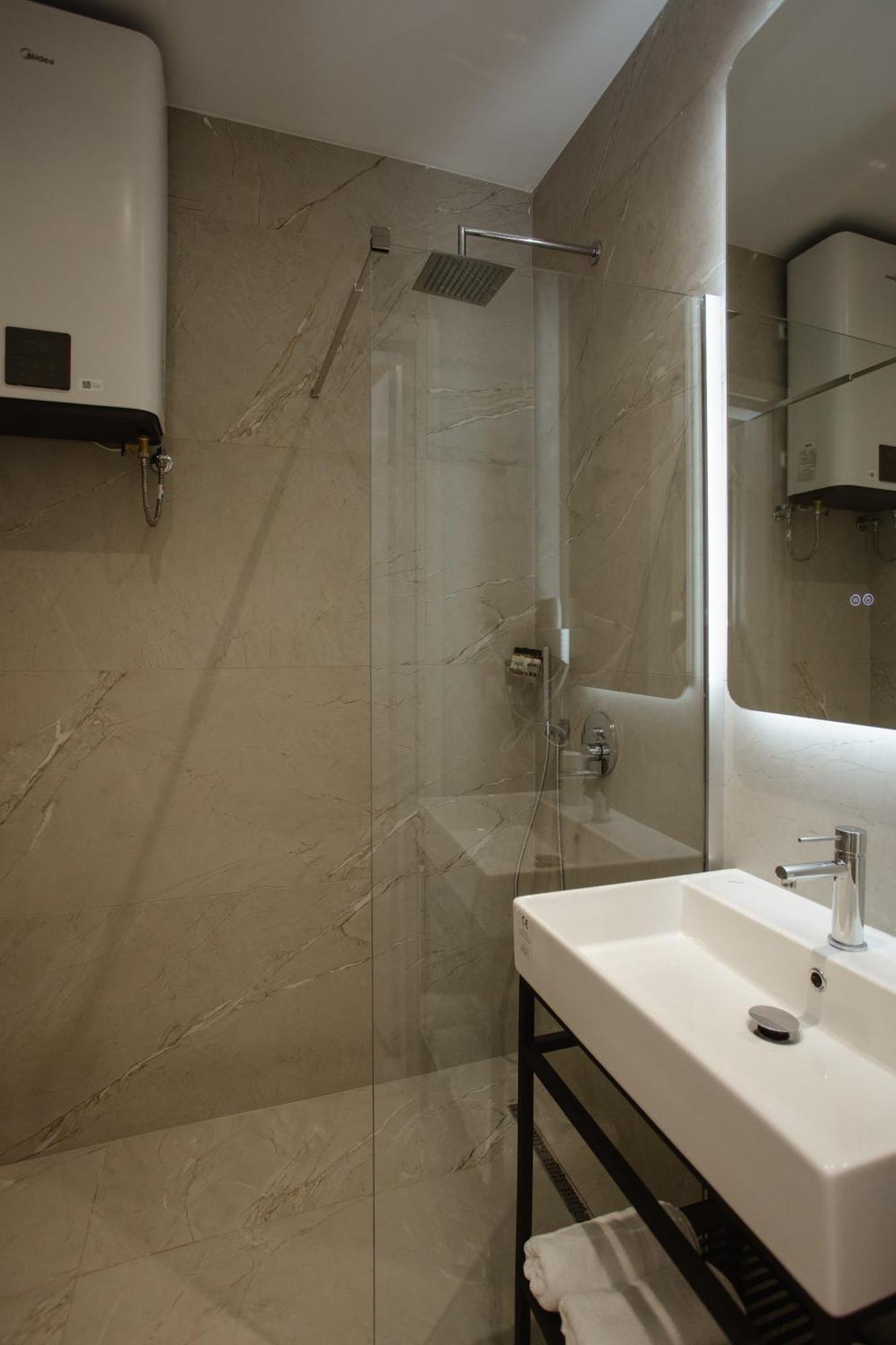 Downtown Hotel Shkodër Eksteriør billede